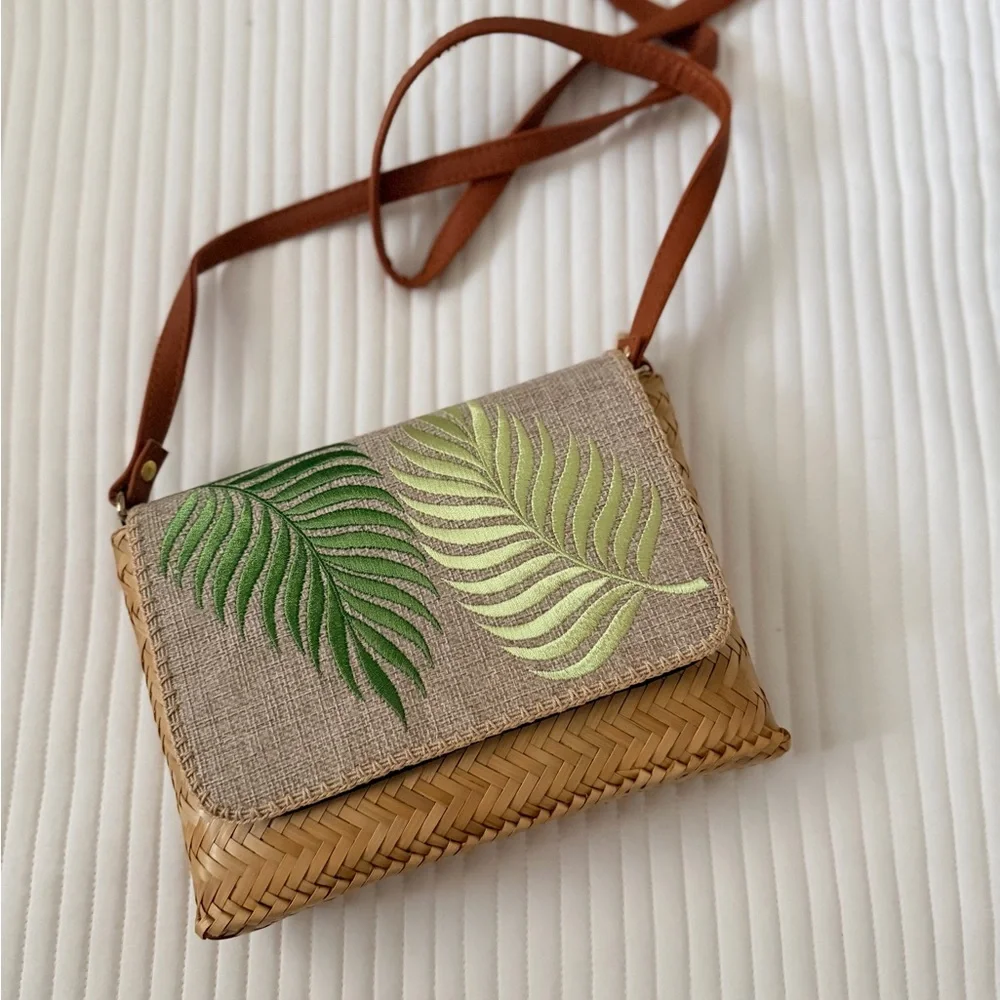 Tropical Leaf Embroidered Crossbody Bag - Picture 3 of 3